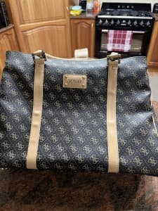 Guess Logo Deluxe Travel tote