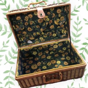 🌻 Vintage PICNIC BASKET 🌻 Authentic vintage picnic weave basket.