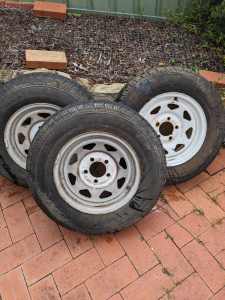 3 X FORD SUNRAYSIA STYLE STEEL RIMS WITH TYRES