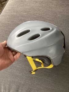 Giro snow helmet with removable padding size M