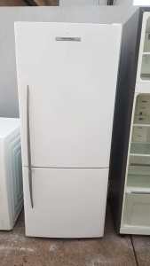 FISHER AND PAYKEL 375LTS WHITE BOTTOM MOUNT REFRIGERATOR