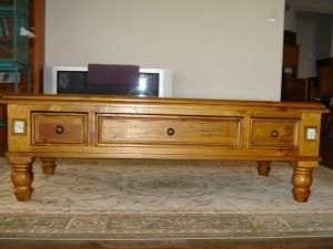 LARGE COFFEE TABLE WITH 3 DRAWERS