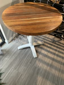 Round solid table