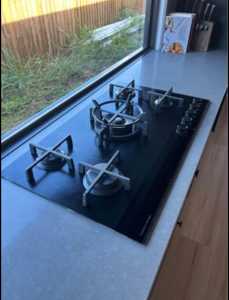 Fisher & Paykel - Natural Gas on Glass Cooktop, 90cm