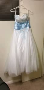 REDUCED PRICE Strapless Wedding Dress Size10-12