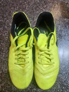Size 9 Nike Football Boots