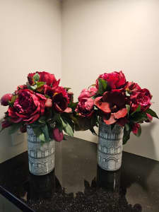 Floral arrangement in vase x 2