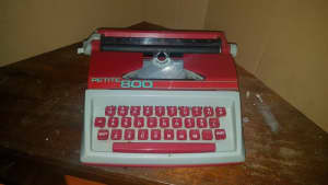 Petite 800 Vintage kids Toy typewriter plastic working NOS