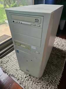 Pentium 3 667mhz retro gaming desktop computer