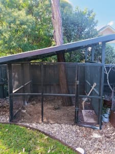 Free enclosure - timber / roof 