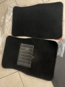 Car mats in good condition 