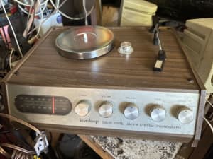 Vintage Solid state Am/FM stereo phonograph 