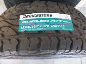 Bridgestone Dueler A/T 697 285/65R17 120S