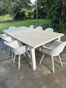 Outdoor Dining Setting - Chairs & Extension Table