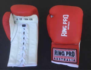 Ring Pro Boxing 10 OZ / 284 GR Pro Red White Gloves Brand New