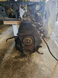 TOYOTA HILUX 2000 5l 3L DIESEL ENGINE AND PARTS
