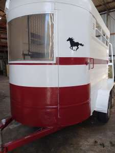 Classic Tuza horse float - 2 horse straight load