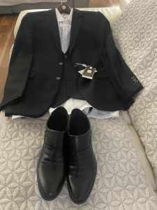 Complete Suit with Vest and shirt trousers shoes