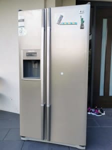 LG 567litre side by side fridge/freezer