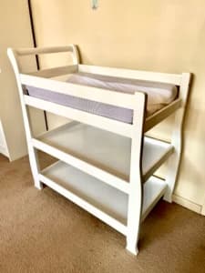 White Baby Change Table (includes change pad and 2 covers)