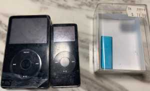(3) Vintage Apple iPods for sale. (1) Apple iPod shuffle 2GB Blue (MC3