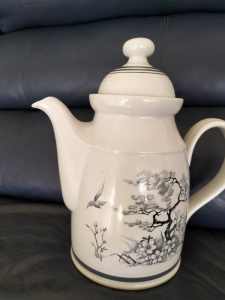 Royal doulton tea pot 