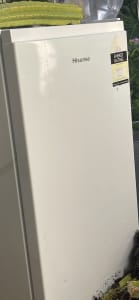Hisense bar fridge 125L nearly new