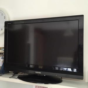 TOSHIBA Regza HD 32 Inch TV w/RGB-PC input for PC/CCTV/Full HD Antenna