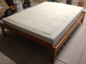 Queen bed base,Country pine.Queen size Sealy mattress.