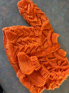 NEW 2 PIECE BABY HAND KNITTED SET
