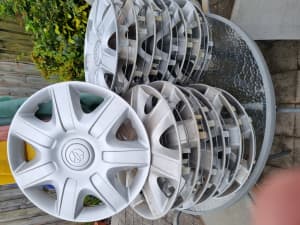 For Quick Sale 34 pcs Genuine Brand New Toyota and BMW Hub Caps 