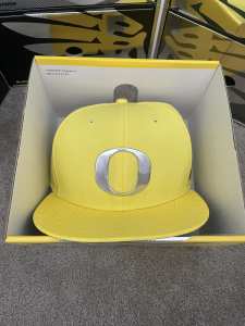 Nike Oregon Ducks Snapback Hat “Lightning Yellow”