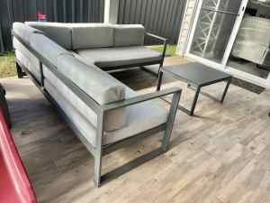 Outdoor lounge and table set