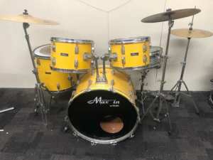 Mellow yellow Maxwin by Pearl, drum kit