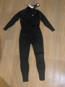 Wetsuit - XCEL Womens 3:2 mm Steamer size 12 - Brand new with tags