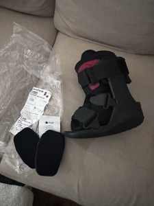 Brand NEW Moon Boot-Size S