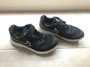 Nike Star Runner - Kids Size 13C - Black