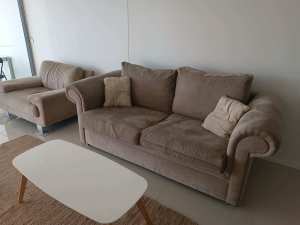 Comfortable lounge in beige 