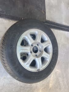 Commodore alloys and tyres x 4
