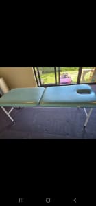 Very good condition Massage table 