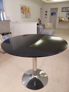 Glass circular table.