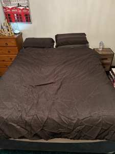 Queen bed base and mattress