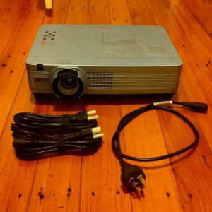 EIKI LC-WB200 Projector
