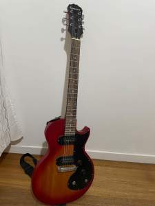 Epiphone Les Paul electric guitar, Blackstar Fly amp and Boss pedal