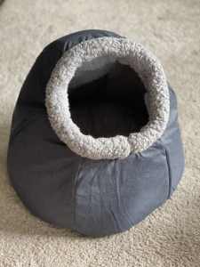 Warm and Cosy Pet Cocoon Bed