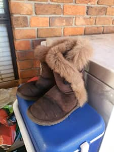 (Pre-Owned)UGG Classic Button Boot