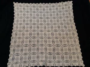 Vintage 70 x 70 cm crochet lace supper table cloth