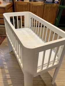 Baby bassinet/crib and mattress