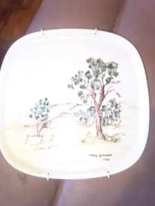 A lovely hand painted and signed Australian collectable ceramic Plate