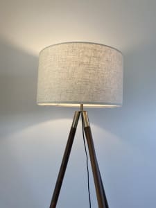 Tripod Style Lamp